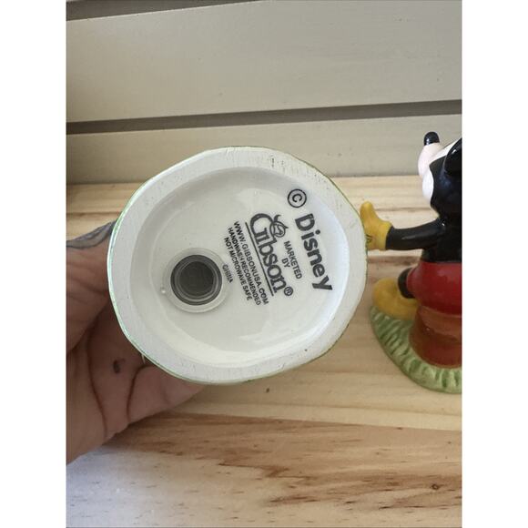 Disney Gibson Mickey Mouse Salt & Pepper Shakers New - Picture 7 of 8